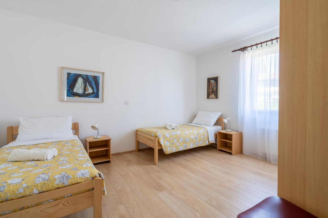 Apartmani&Soba Mimi Rovigno Esterno foto