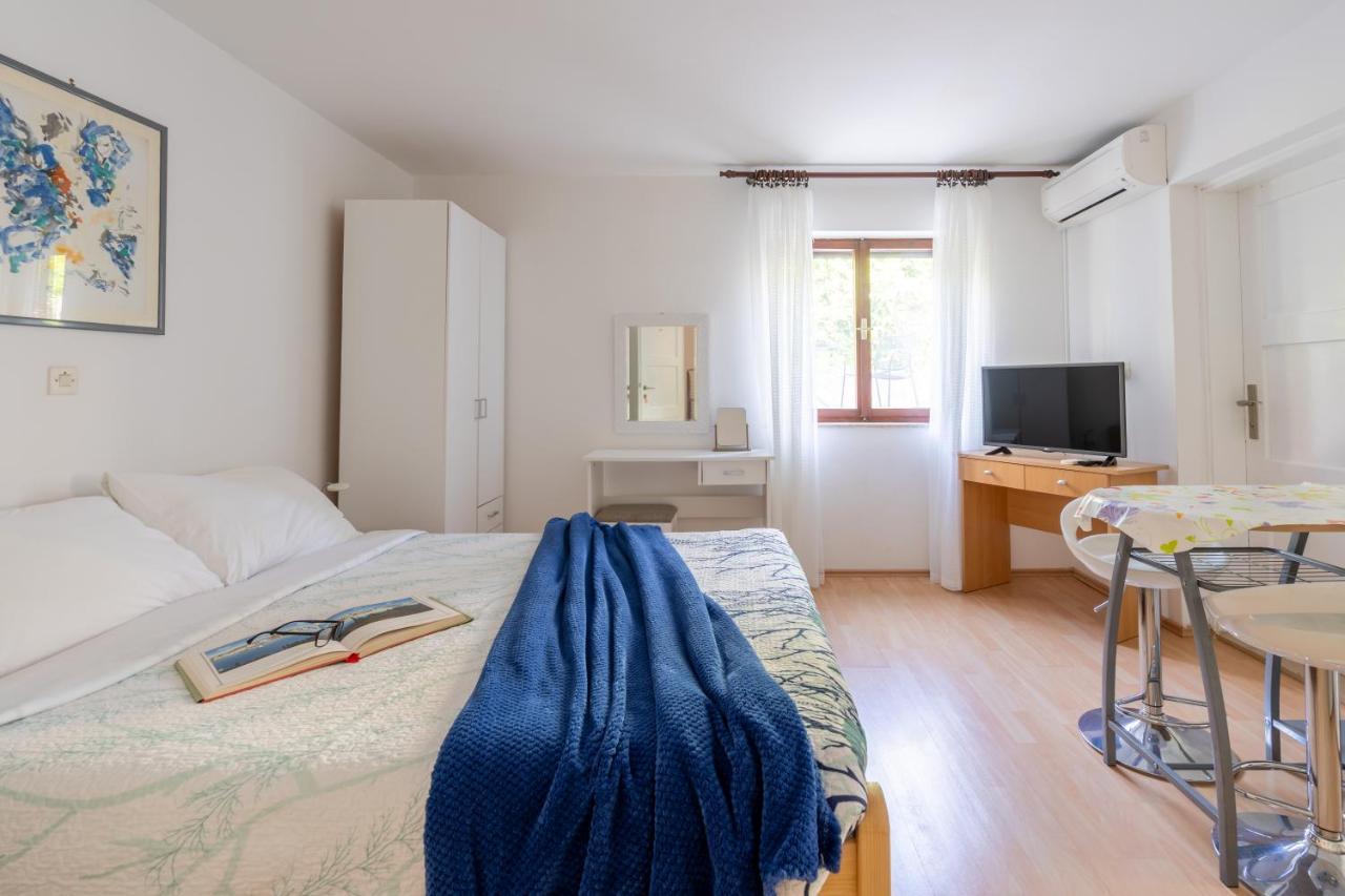 Apartmani&Soba Mimi Rovigno Esterno foto