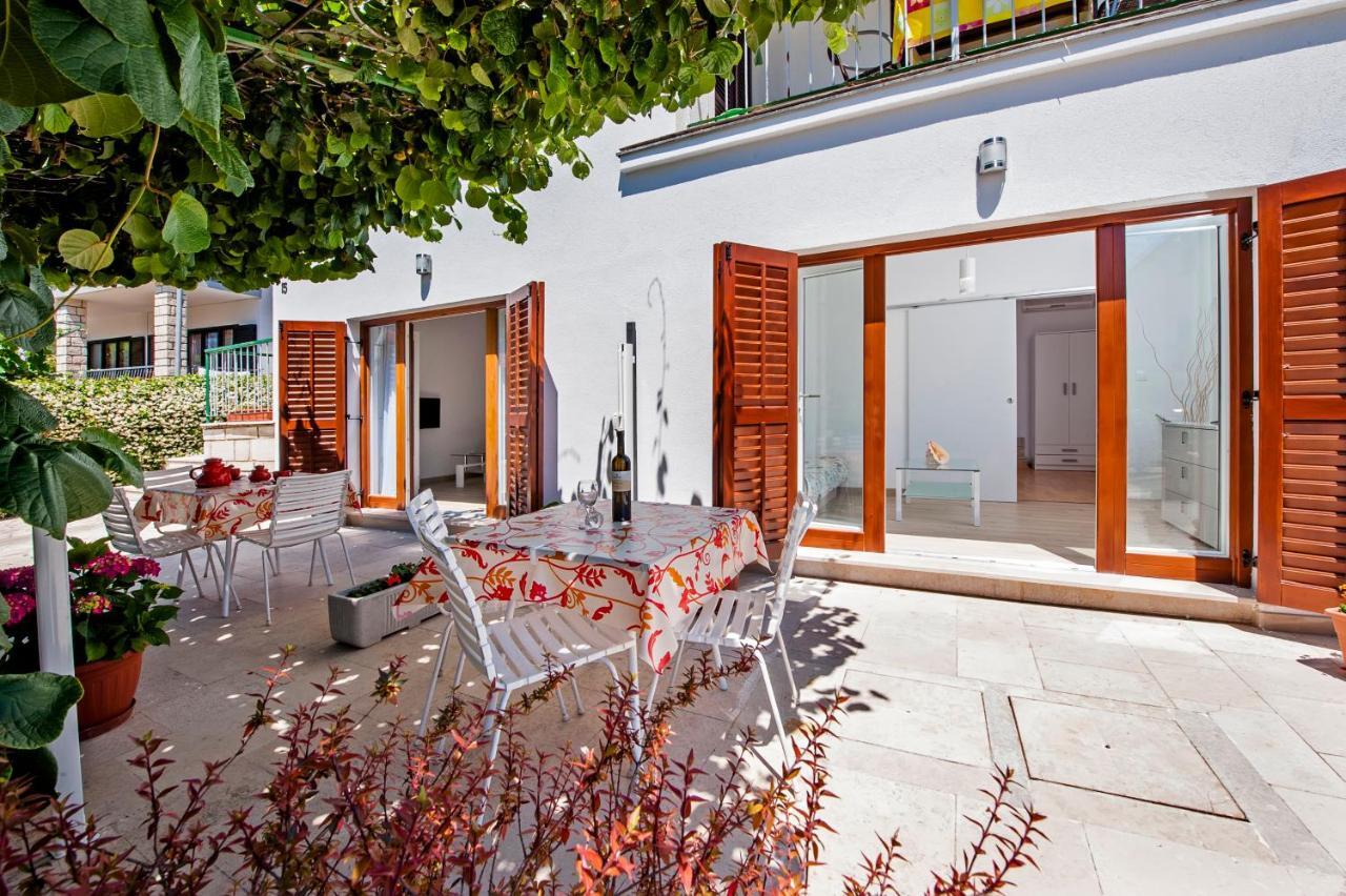 Apartmani&Soba Mimi Rovigno Esterno foto
