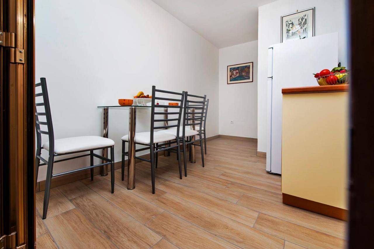 Apartmani&Soba Mimi Rovigno Esterno foto