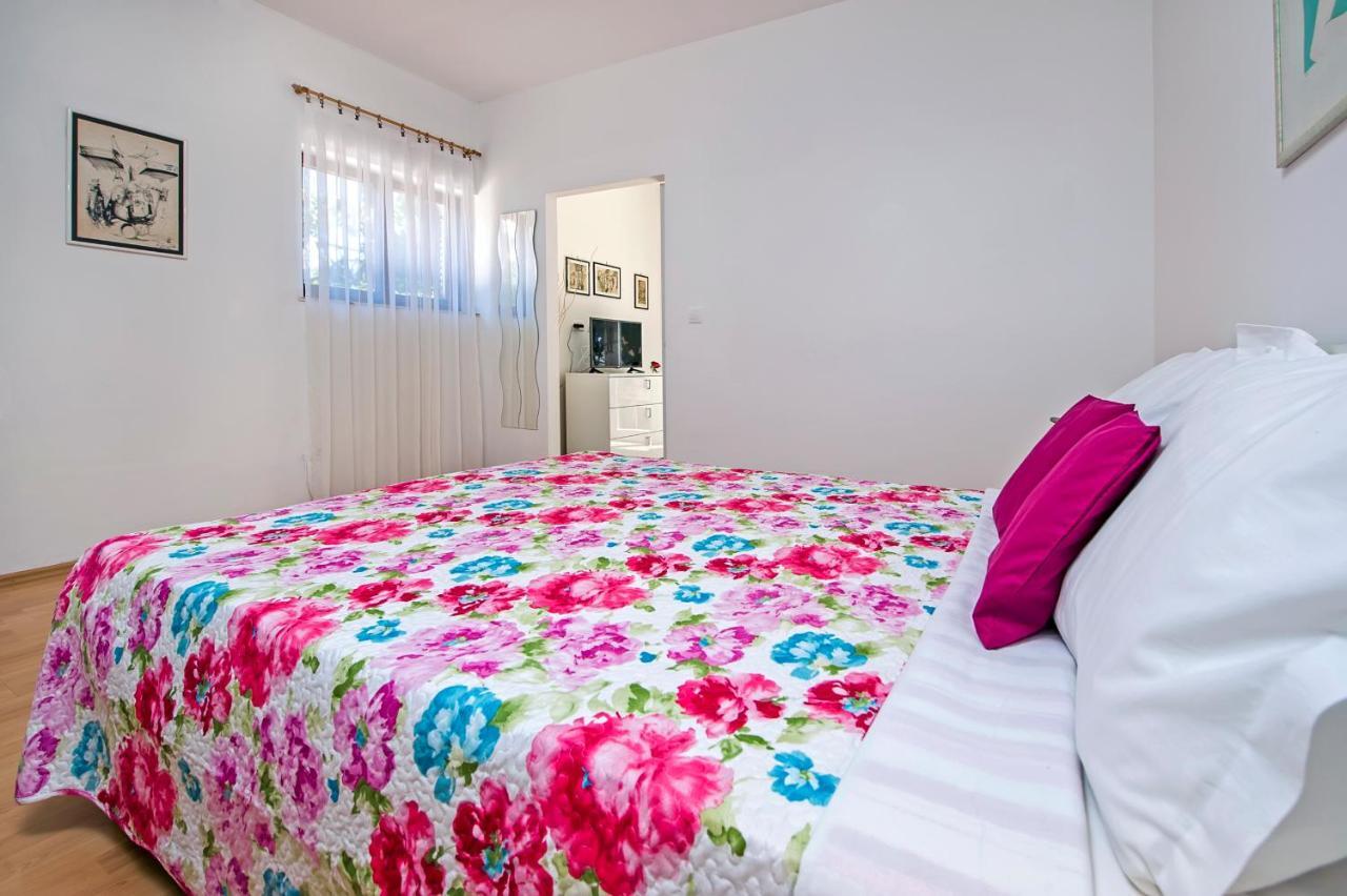 Apartmani&Soba Mimi Rovigno Esterno foto