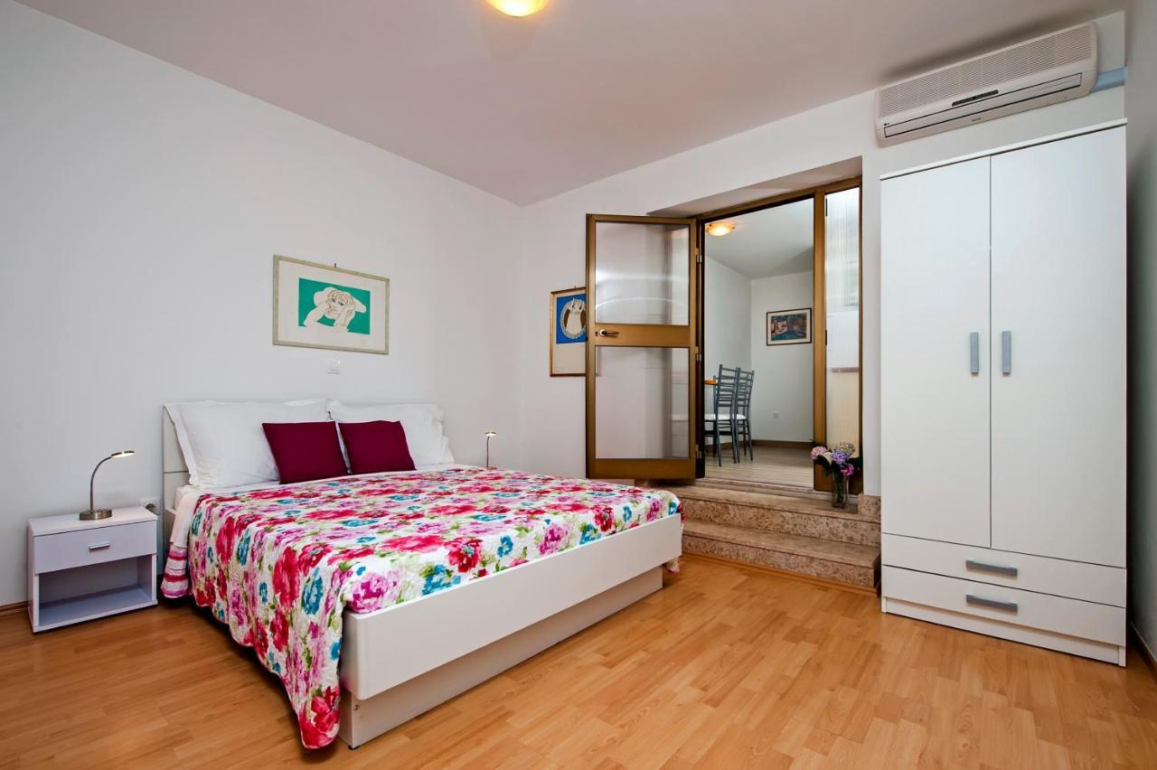 Apartmani&Soba Mimi Rovigno Esterno foto